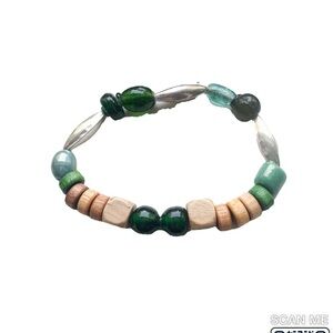 Elegant Green and Silver Beaded Bracelet